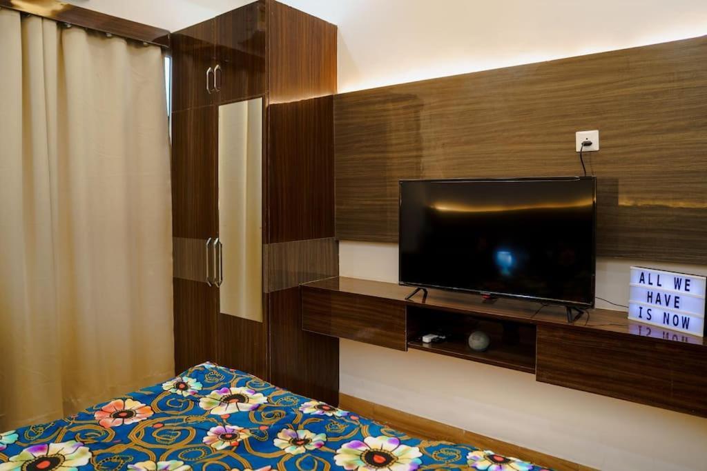 The City Escape Greater Noida Exterior photo