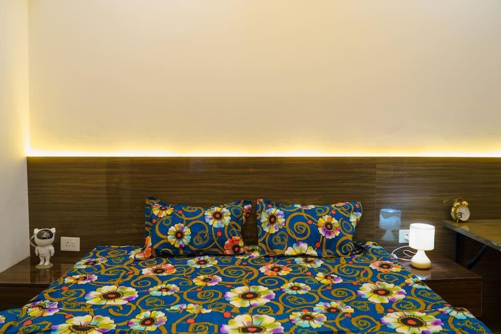 The City Escape Greater Noida Exterior photo