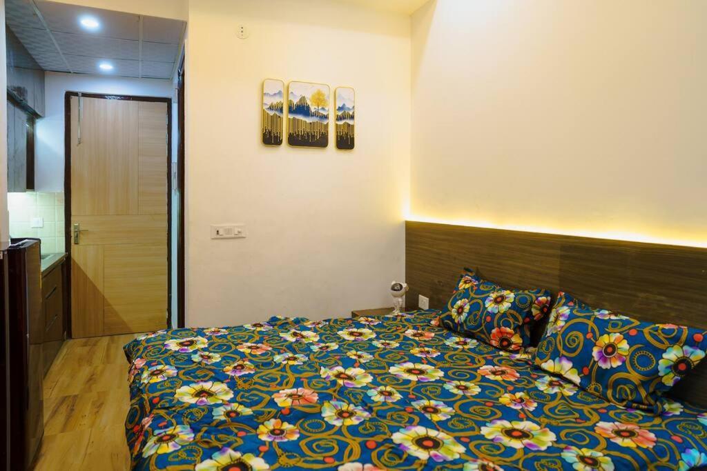 The City Escape Greater Noida Exterior photo